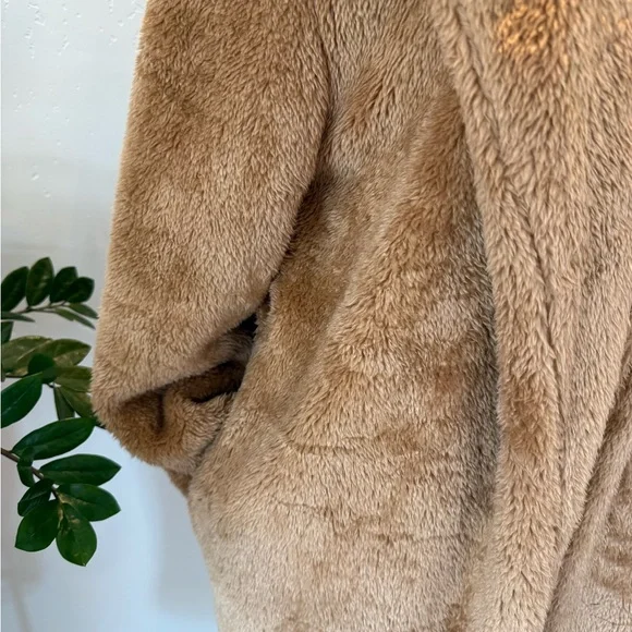 Luxurious Brown Fleece Coat - Picture 4 of 6